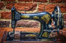 
                    老式缝纫机图片
