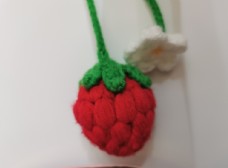 草编手工编织草莓图片