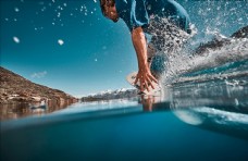 男人冲浪运动图片