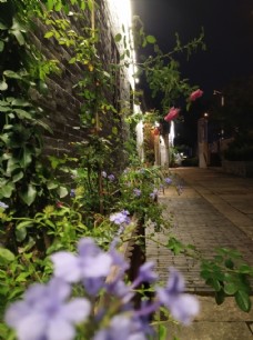 小巷夜景图片
