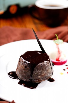 巧克力熔岩蛋糕配冰淇淋图片