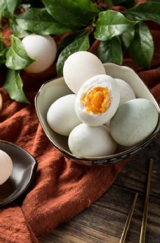美食素材咸鸭蛋美食食材背景海报素材图片