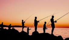 海边钓鱼图片