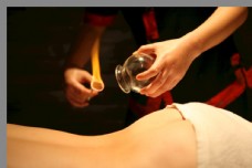女性火罐疗法图片