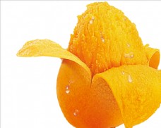 芒果剥开的芒果带水滴的芒果图片