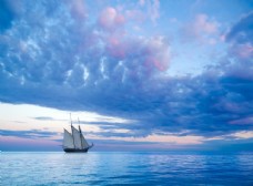景观水景唯美海上帆船风景图片