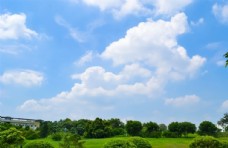 绿化景观蓝天白云图片