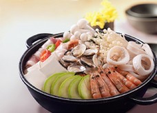 日系日韩料理泡菜海鲜锅图片