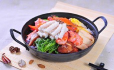 火锅料理日韩料理海鲜火锅图片