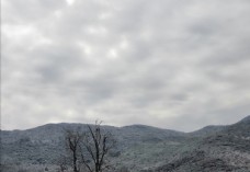 远山雪景图片