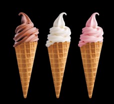 草莓甜筒冰淇淋图片