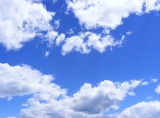 风车群蓝天白云图片