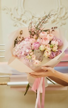 浪漫粉色玫瑰花束拍摄图片