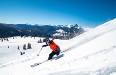 冬天滑雪图片