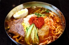 日韩美食朝鲜冷面图片