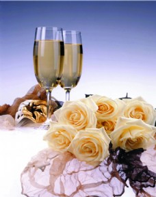 餐厅玫瑰花卉红酒杯图片