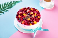 诱人美食精致的生日蛋糕图片