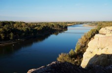 北疆额尔齐斯河岸五彩滩图片