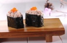 金枪鱼沙拉寿司图片