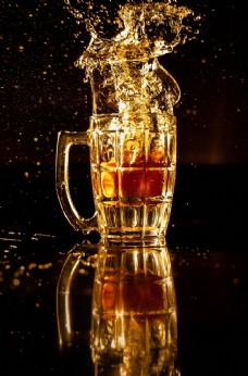 酒杯啤酒图片