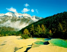 黄色背景山水温泉风景油画图片