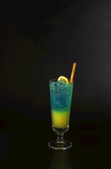 蓝色夏威夷鸡尾酒图片